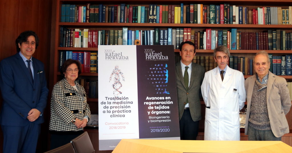 Foto de familia tras la presentación del ganador de los XXVI Premios Rafael Hervada